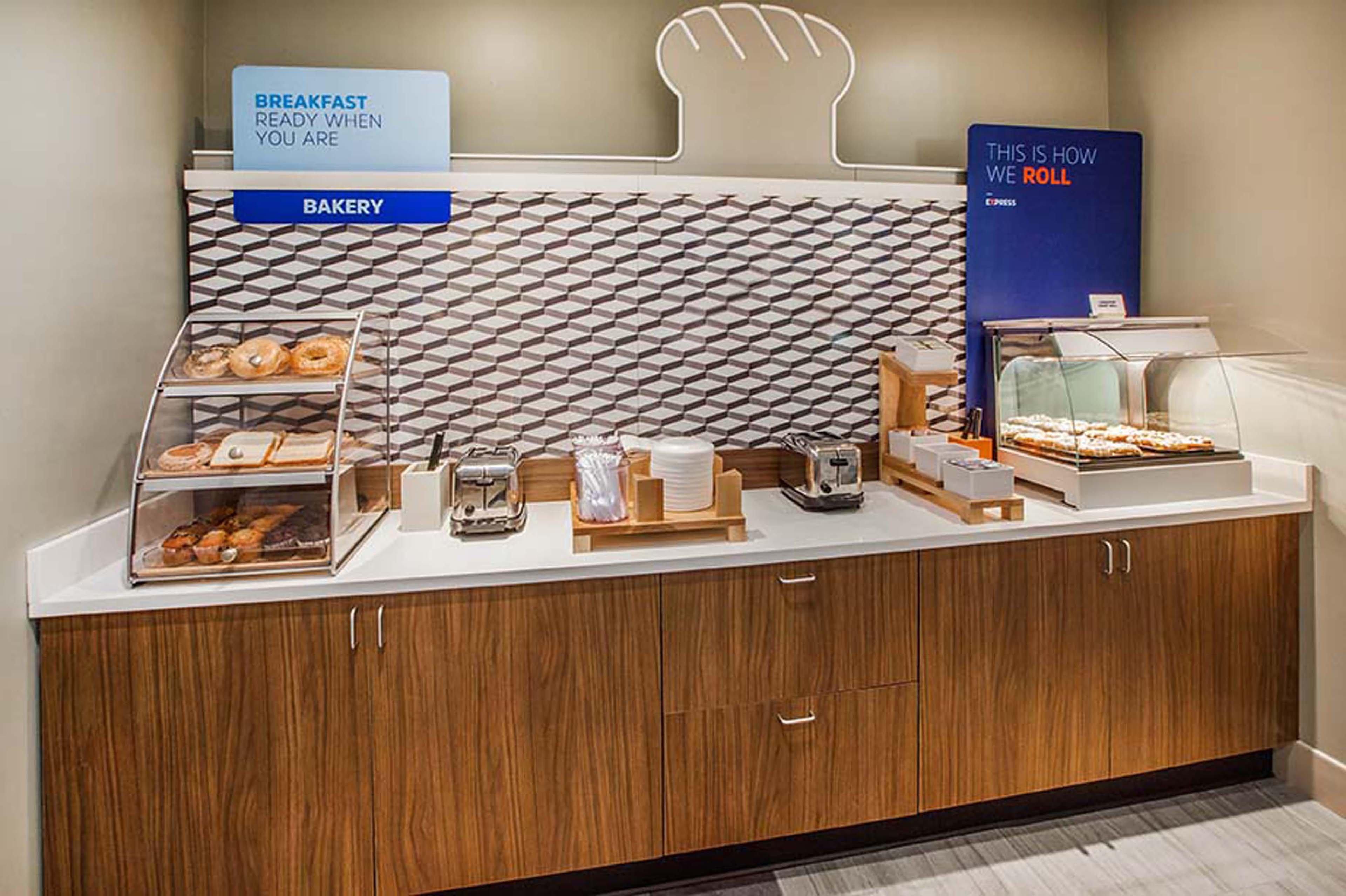 Holiday Inn Express & Suites - Medford By Ihg Dış mekan fotoğraf